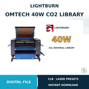 Op de afbeelding: Een digitaal bestand voor een LightBurn Omtech 40W CO2 lasermateriaalbibliotheek. De afbeelding toont een donkergrijze en blauwe lasersnijder met een open deksel, het LightBurn-logo, de tekst 40W en de labels Digital File en Instant Download.