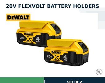 Peut inclure: Deux supports de batterie DeWalt 20V Flexvolt jaunes et noirs. Le texte sur les supports indique DEWALT 20V XR 4 AH LITHIUM ION. L'image contient le texte DEWALT 20V FLEXVOLT BATTERY HOLDERS, PHYSICAL ITEM, SET OF 2 et MADE TO ORDER.