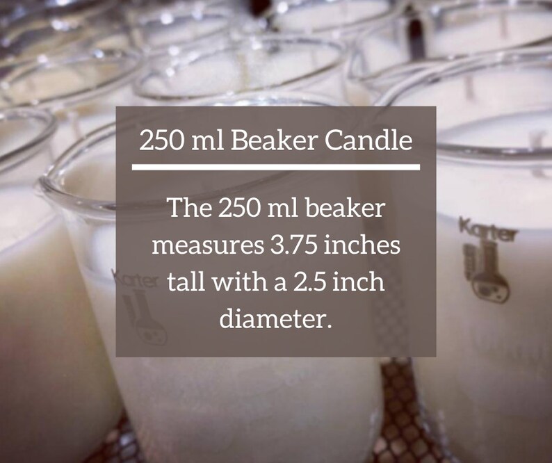 K&ouml;nnte beinhalten: Eine Sammlung von 250 ml Becherkerzen. Der Text auf dem Bild lautet: "250 ml Becherkerze. Der 250 ml Becher misst 9,5 cm hoch mit einem Durchmesser von 6,35 cm."