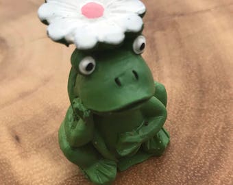 Fairy Garden, frog with flower, miniature frog, fairy garden accessory, garden miniatures, fairy garden supply, terrarium supplies,miniature