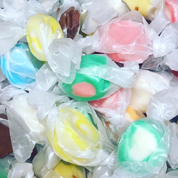 Maine Salt Water Taffy 4oz, Made in Boothbay Harbor, Assorted Flavors - Wedding Favor Gifts, Stocking Stuffers, Approx. 15 Pieces