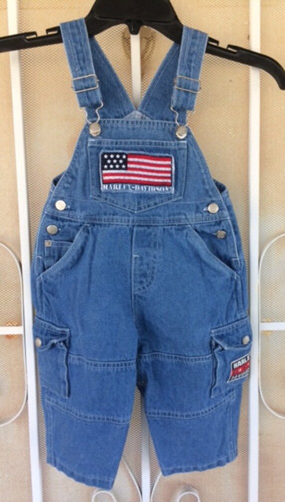 the display at the levi strauss museum showed the dungarees