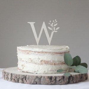 Bloemen initiaal bruidstaarttopper: aangepast houten monogram