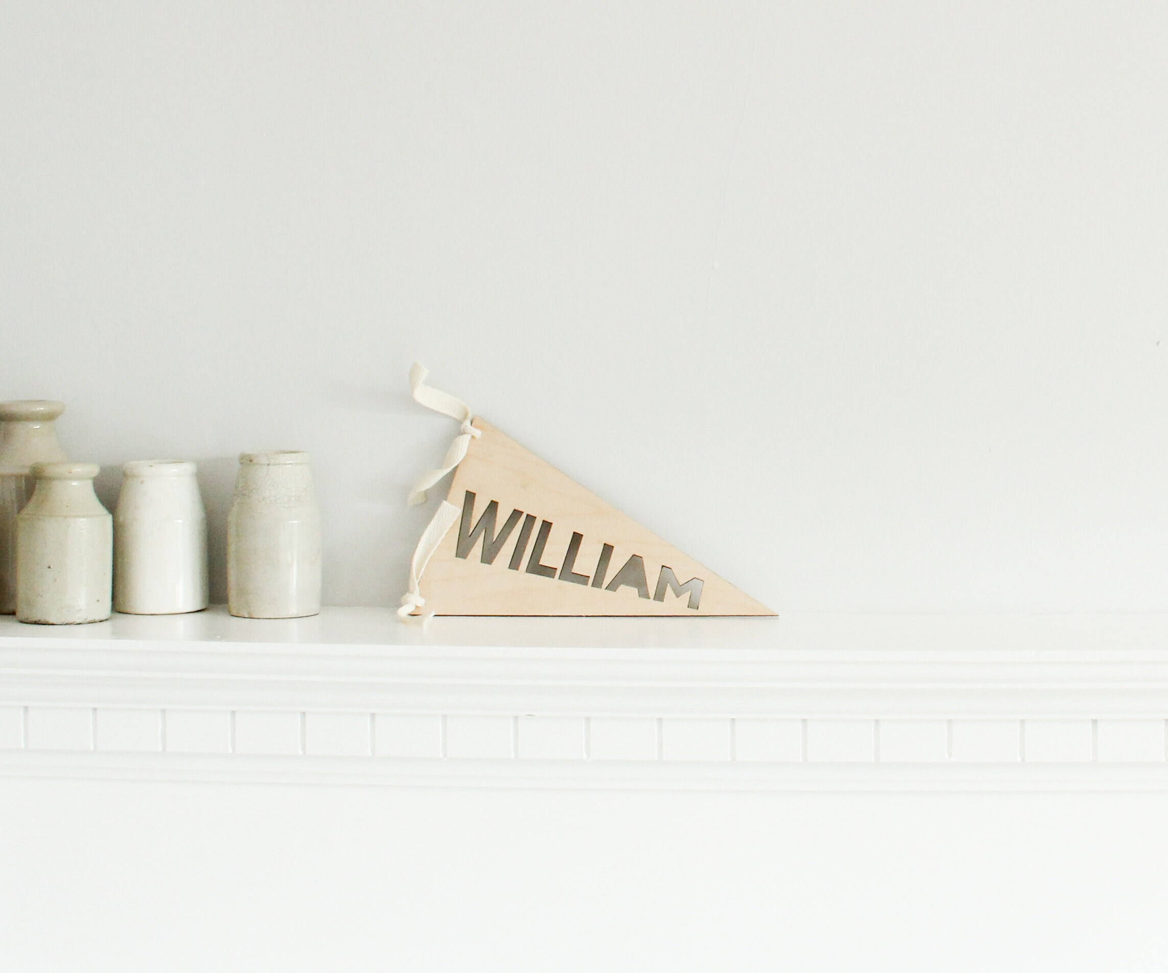 Signe de Nom Bébé en Bois, Signe Bois Drapeau, Indicateur Mur, Mur Décor Drapeau Rustique Pendaison 