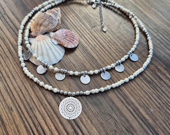 Witte kralenketting van roestvrij staal met boho zilveren muntbedeltjes die niet verkleuren - BOHOSEASON