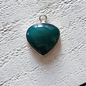 翡翠の宝石ペンダント グリーン ジュエリー金具 - BOHOSEASON