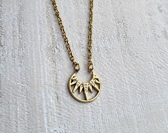 Crescent Moon Pendant Chain Necklace 18k GoldPlated - BOHOSEASON