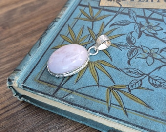 Pale Pink Agate Gemstone Pendant Oval Shaped 925 Silver Plated - BOHOSEASON