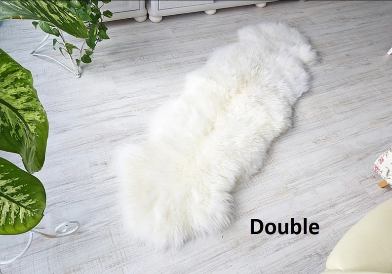 Beau tapis blanc en véritable peau de mouton Naturelles sans cruauté Jeté en peau de mouton blanc Décoration d'intérieur rustique de style scandinave Housse en peau de mouton image 5