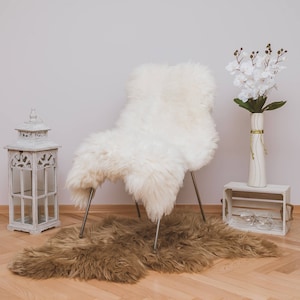 Beau tapis blanc en véritable peau de mouton Naturelles sans cruauté Jeté en peau de mouton blanc Décoration d'intérieur rustique de style scandinave Housse en peau de mouton image 1