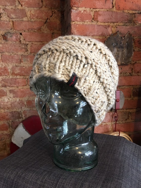 Pontail messy bun handknitted hat beanie toque
