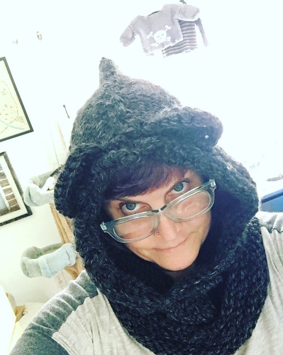 Warm winter cowl hood in green heather
