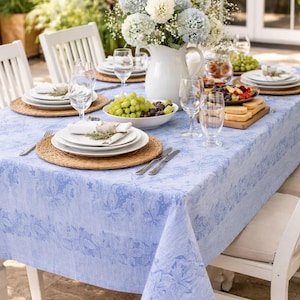 Tovaglia in lino blu jacquard, motivo a vite intrecciato, produzione europea