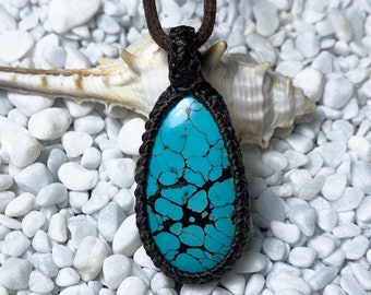 Oval turquoise macrame pendant