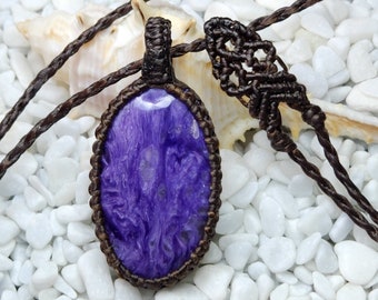 Oval swirling charoite macrame necklace