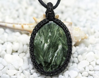 Oval Seraphinite macrame pendant