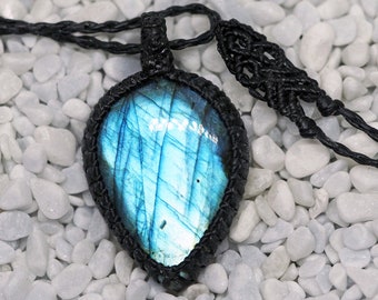 Inverse bright blue labradorite macrame necklace