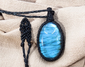 Oval bright blue labradorite macrame necklace