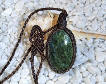 Oval velvet obsidian macrame necklace