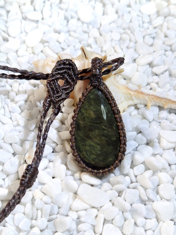 Teardrop velvet obsidian macrame necklace