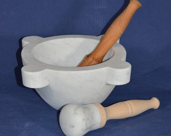 Mortaio diametro 24 cm (9.44 inch) in marmo bianco di Carrara  con pestello in legno di Ulivo e pestello di Faggio con testa in marmo