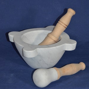 Mortar diameter 20 cm (7.87 inch) in white Carrara marble with beech wood pestle and pestle with marble head