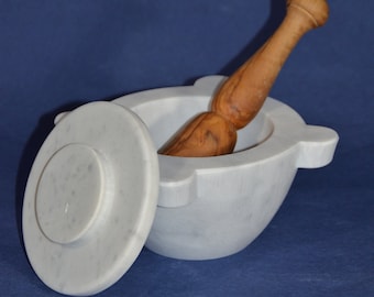Mortaio diametro 16 cm (6.30 inch) in marmo bianco di Carrara con pestello in legno di Ulivo e coperchio