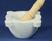 Mortar 16 cm (6.30 inch) in white Carrara marble with beech wood pestle