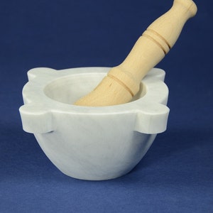Vijzel diameter 16 cm (6,30 inch) in wit Carrara-marmer met beukenhouten stamper
