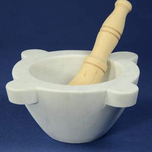 Mortar diameter 20 cm (7.87 inch) in white Carrara marble with pestle in beech wood