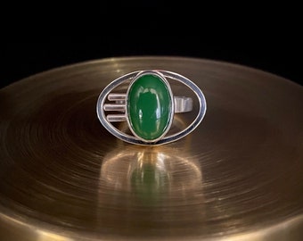 Kinetic Oval Jade Ring