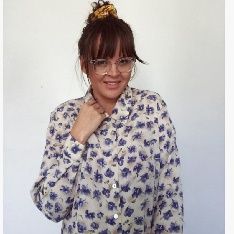 Medium . Vintage button front blouse floral print Small
