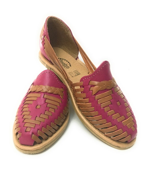 huaraches closed toe