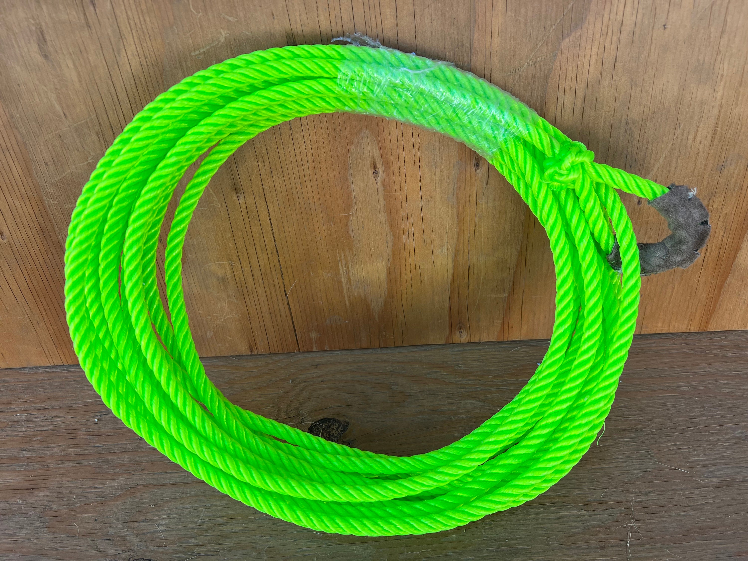 39ft Poly Nylon Neon Green Western Rodeo Rope, Charro Saddle