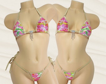 Micro bikini - String au choix - Rose vert et jaune holographique camouflage - Liserés beiges - S/M