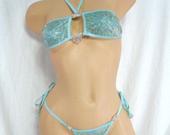 Bikini bandeau princesse avec triangle prolongé dans le dos - holographique turquoise avec bordures turquoise-strass- S/M