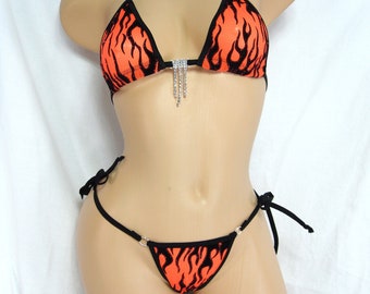 Bikini princesse avec triangle allongé dans le dos - tulle orange fluo avec flammes en velours noir et paillettes rouges - S/M