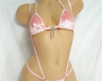 Combinaison string fronde - Velours froissé rose clair - Garniture rose clair - S/M