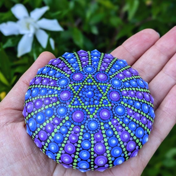 Star of David Mandala Stone: Vibrant Jewish Dot Art
