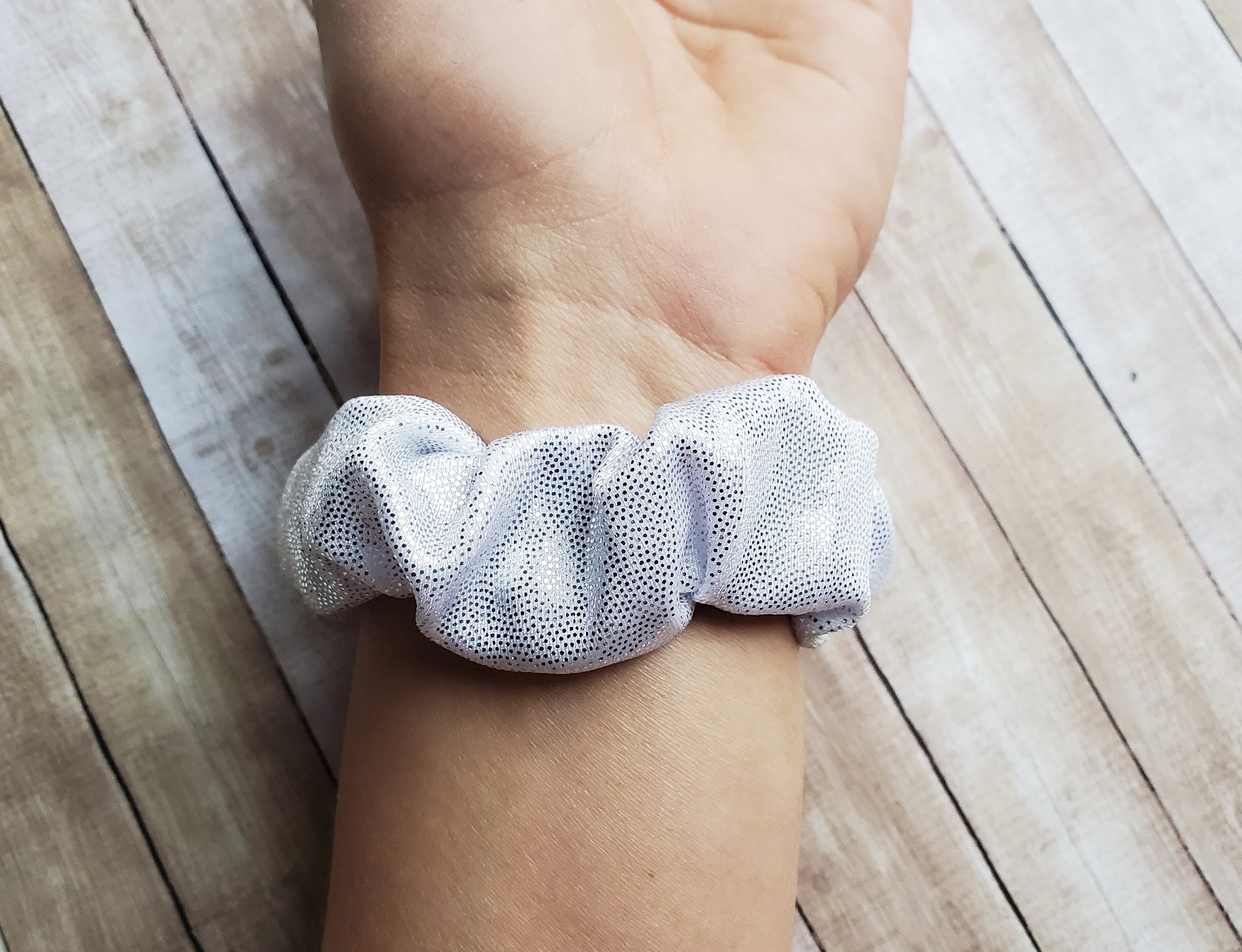 scrunchie fitbit versa band