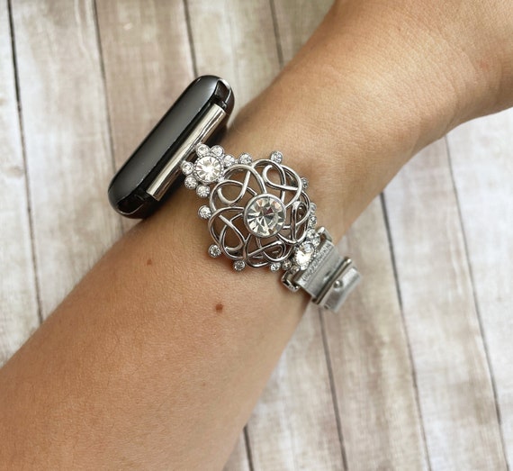 輝くクリスタルのApple Watchバンド：ドレッシーなiWatchブレスレット 