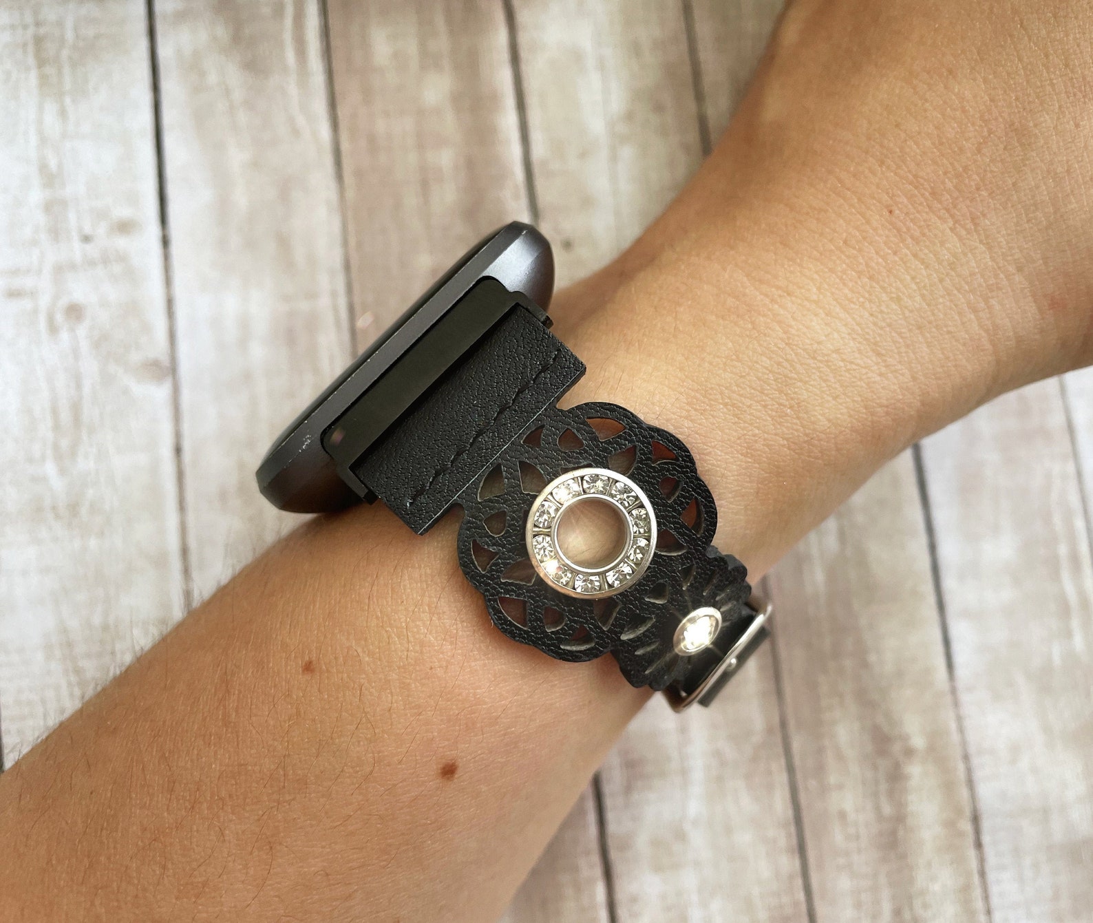 fitbit versa 2 black strap