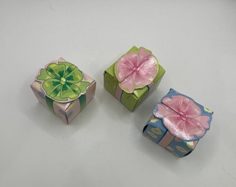 Presentes em miniatura para casa de bonecas