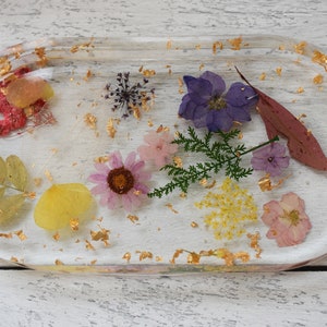 Dried Flower Resin Oval Tray, Jewelry Dish, Coaster for Drinks