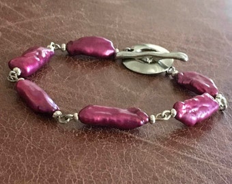 Raspberry cultured pearl bracelet