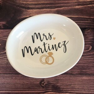 Personalized Ring Dish / Engagement Gift / Mrs. Ring Dish / Bride Gift