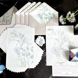 Guisante de mariposa perfumado de lujo, set de regalo de papelería artesanal con diseño artístico original, papel de pergamino azul para escribir cartas, sobres forrados con diseño de flores.