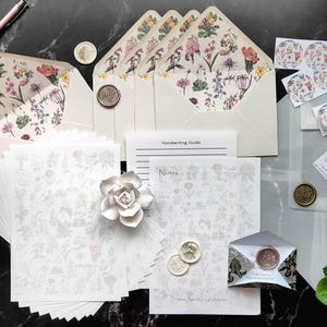 Set di cancelleria di lusso profumato floreale vintage, fatto a mano, carta da lettere, buste foderate, acquerelli, adesivi con sigilli in ceralacca, set regalo con lettere