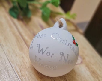 6cm Keramik First Christmas In Wor New Hoose Geordie Themed Doppelseitige Baum Christbaumkugel Ornament Newcastle upon Tyne Geschenk personalisiert