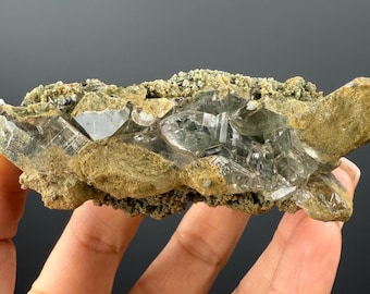 ヒマラヤ産グリーンクォーツクラスター（ゴールデンルチル入り